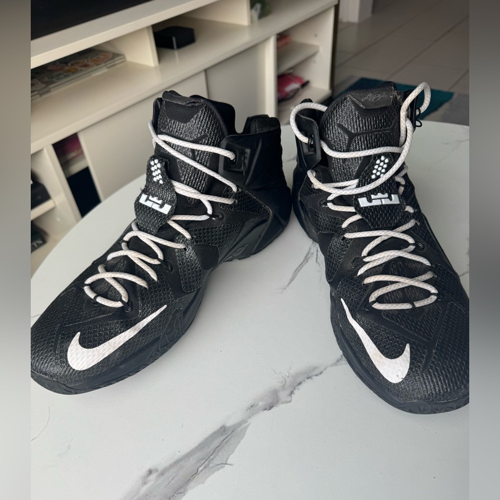 Nike Men 15 LeBron BHM Sneakers NWOB